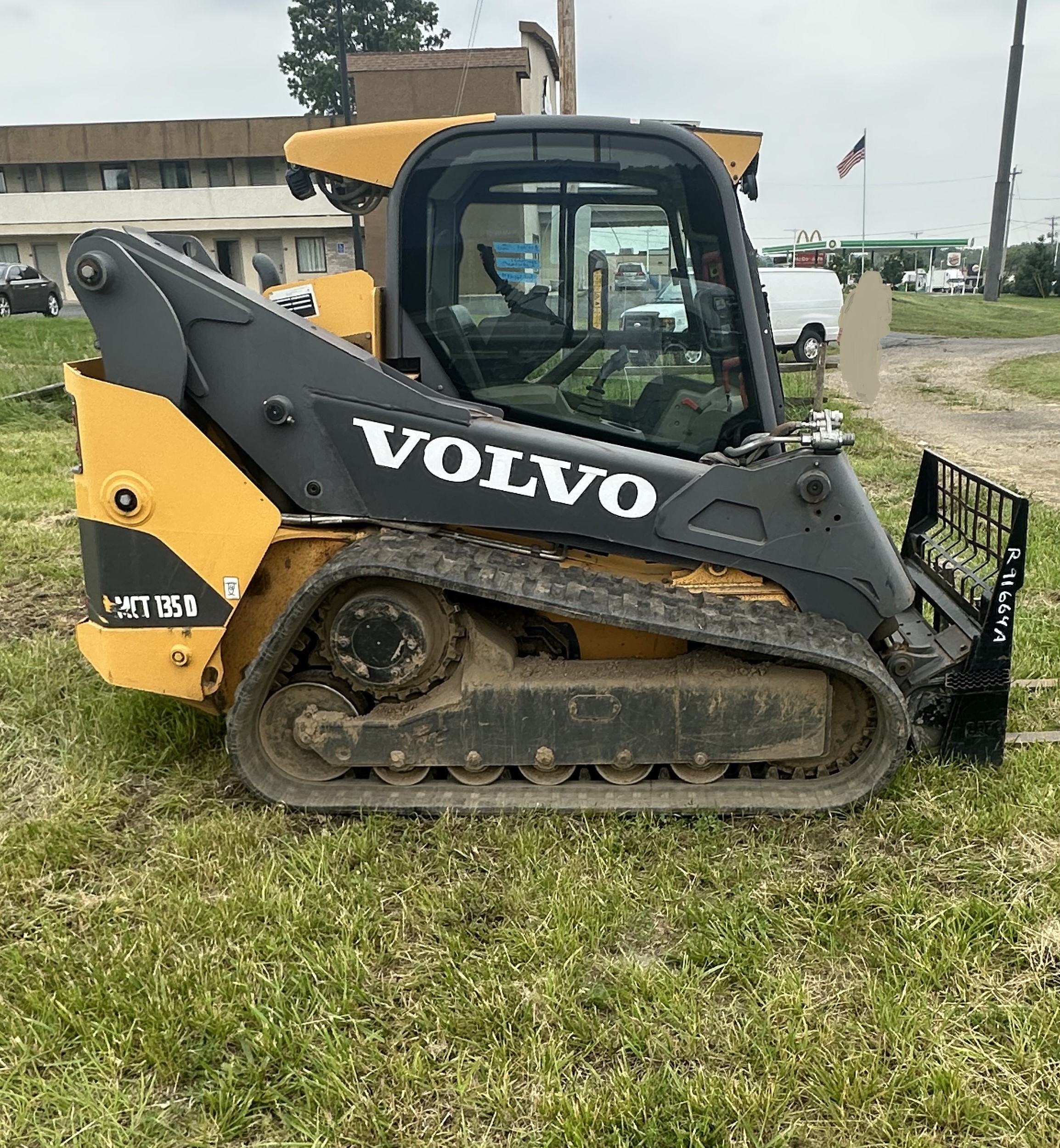 2018 VOLVO MCT135D - Image 2